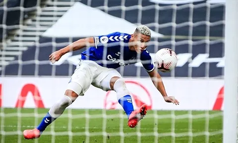 10 khoảnh khắc ấn tượng nhất vòng 1 EPL: Richarlison 'cosplay' Torres