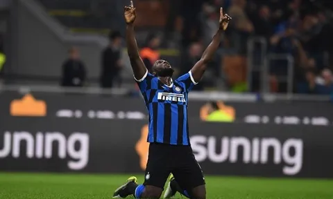10 khoảnh khắc ấn tượng trên sân cỏ Serie A vào đêm qua