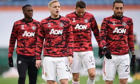 10 sao 'xịt' Premier League mùa này: M.U góp 2 cái tên