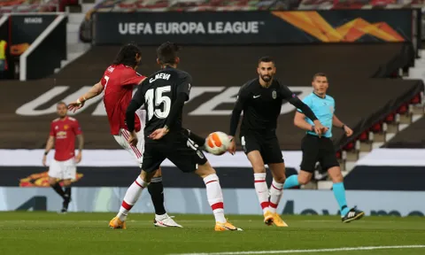 10 thống kê M.U 2-0 Granada: Đỉnh cao Cavani, phá dớp đen đủi!