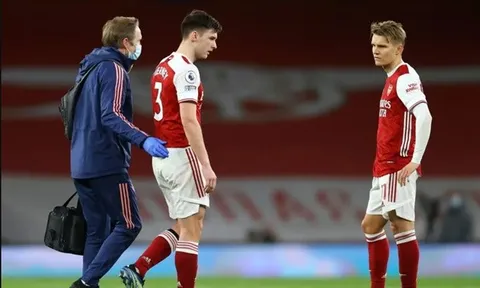 Tierney chế giễu mức lương của Odegaard