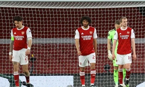 Cạn niềm tin vào Samuel Umtiti, Koeman muốn Barca mua 'đá tảng Lazio'