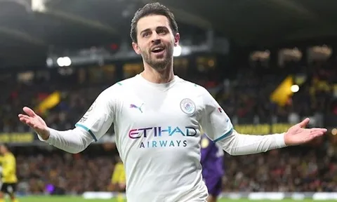 Ten Hag đơ mặt trước sự bạc nhược của Man Utd