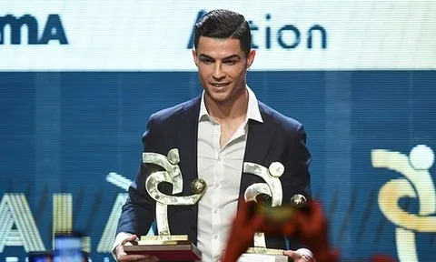 SỐC: Ronaldo đợi cả buổi trong xe, chỉ bước vào hội trường khi biết mình có giải