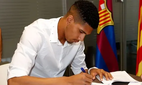 CHÍNH THỨC: Barca chốt tương lai Ronald Araujo