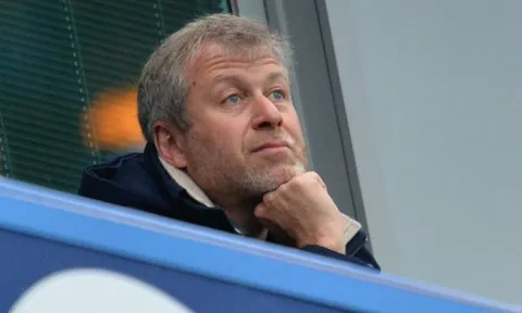 Chính phủ Anh kêu gọi fan Chelsea ngừng hô tên Roman Abramovich