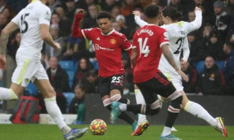 Neville: "Quả bóng từ Sancho đầy tinh tế"