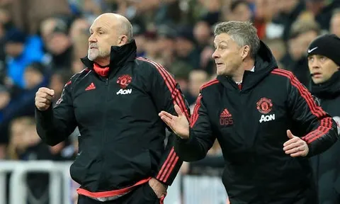 Ten Hag tới OTF, cánh tay đắc lực buộc phải rời Man Utd