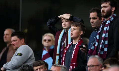 CHÍNH THỨC! Đội thứ 3 rớt hạng Premier League