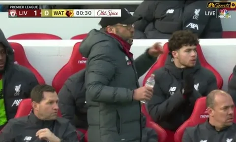 Klopp giật nảy mình, cầu nguyện bóng không lăn vào lưới Alisson