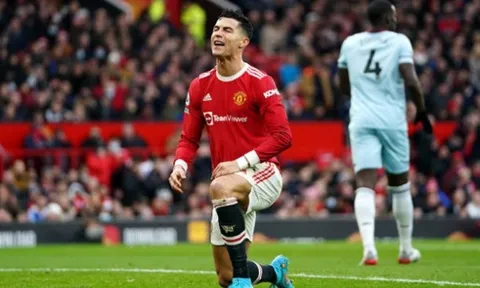"Ronaldo ngã quá dễ dàng và VAR đã vào cuộc"