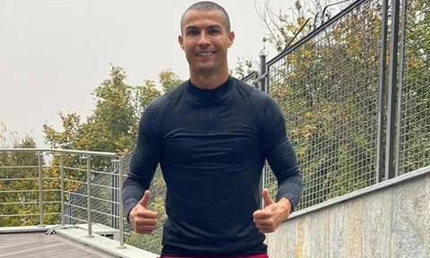 Không thi đấu được, Ronaldo gây ấn tượng với quả đầu khác lạ