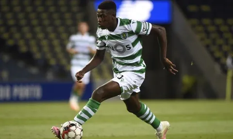 Fernandes nói chuyện với mục tiêu của Man United