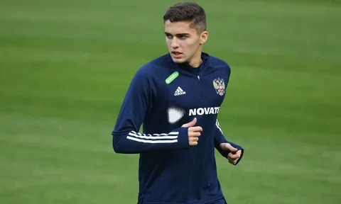 Chuyển nhượng Chelsea: Tranh wonderkid với Barca; Đạt thỏa thuận hợp đồng