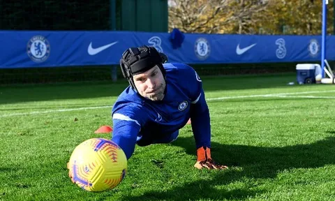 SỐC! Petr Cech sắp trở lại thi đấu sau 19 tháng giải nghệ?