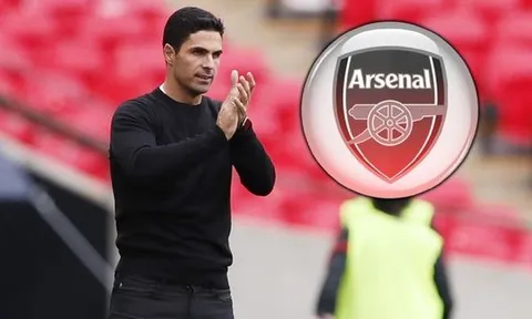 "Arsenal nên bán quách Ozil và 5 cái tên khác"