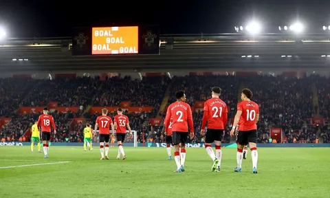 Ngả mũ trước Newcastle; Arsenal phá dớp