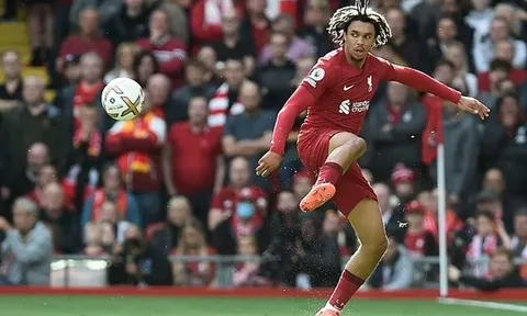 NHM cầu xin Liverpool vì Arnold