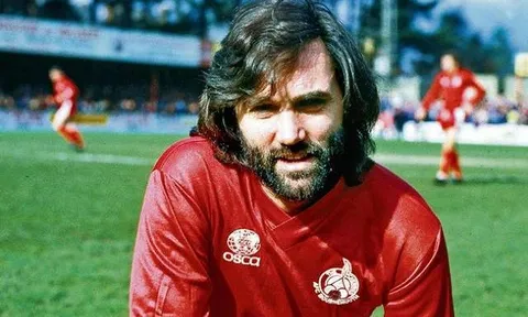 Maradona và huyền thoại Man Utd mất cùng ngày