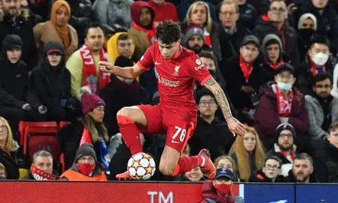 2 đội bóng theo đuổi hậu vệ Liverpool