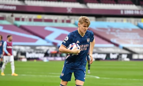 Arsenal sắp "đổ nợ" vì Martin Odegaard