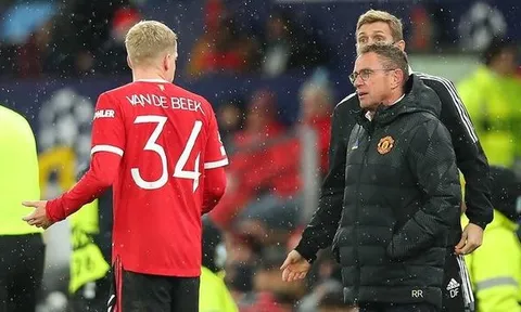 Xác nhận! Rangnick định đoạt tương lai Van de Beek ở M.U