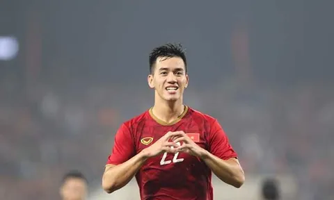 "Bóng cụp xuống, lắc lư, cụp xuống chỉ có ở Ronaldo"