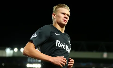 Góc Man Utd: Vụ Erling Haaland có thể bể kèo vì Liverpool, "Haaland bố" và Raiola