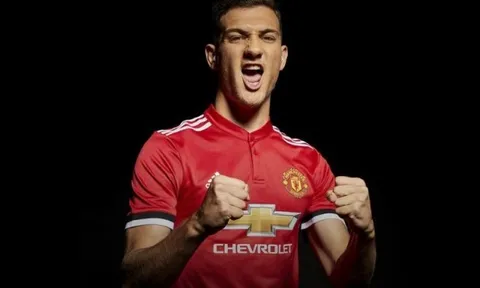 Man Utd quay xe, Dalot giúp Arsenal tiến gần đến tân binh thứ 4