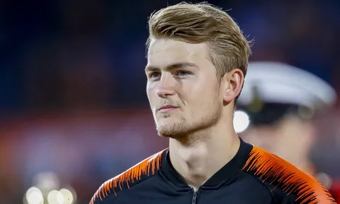 'Để De Ligt dự bị là ý tưởng cần được cân nhắc'