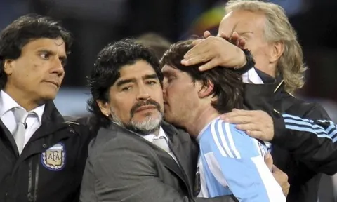 Con trai Maradona đề nghị Barca treo áo số 10