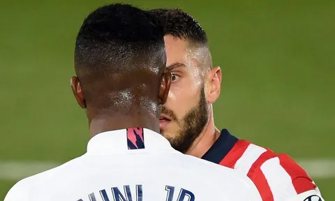 SỐC! Bị khiêu khích, Vinicius lao vào đòi "khô máu" với Koke