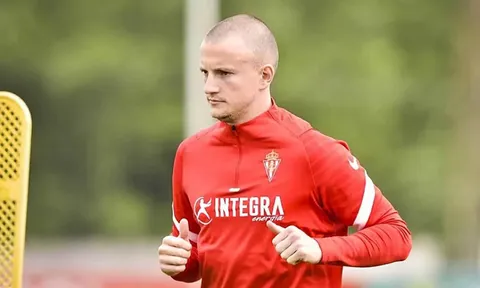 Đồng hương Zinchenko sẵn sàng từ bỏ sự nghiệp về Ukraine chiến đấu