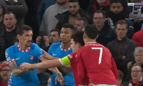 Maguire có đồng minh quan trọng, Ronaldo chán nản rời đi?