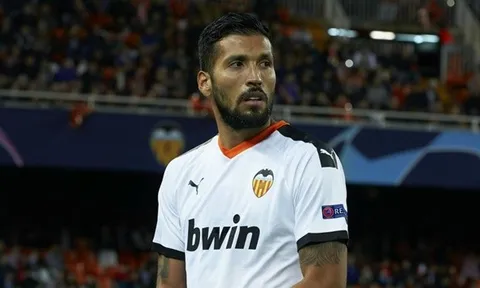 "Chữa cháy" hàng thủ, Barca và Liverpool cạnh tranh ngôi sao thất nghiệp