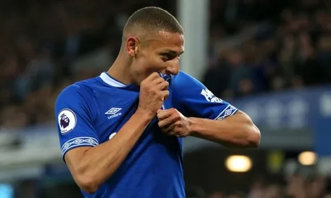 Richarlison chửi Carragher là đống phân