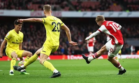 5 điểm nhấn Arsenal 2-1 Brentford: "Hai xe đua" thi nhau bắn phá; Lacazette than trời với trọng tài