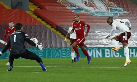 'Tội đồ' Liverpool cảm ơn đồng đội sau trận thắng Arsenal