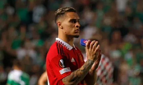 Scholes nói thẳng vấn đề của Antony và Sancho