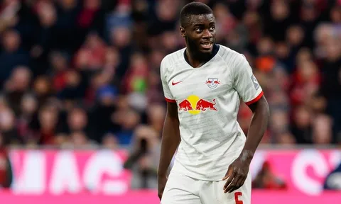 Bỏ qua Sancho, Man Utd lạc đường trong "mê cung vô hình"