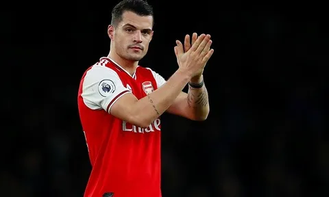Man Utd chốt giá bán Bailly gây sốc