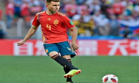 Thâu tóm Laporte, Barca bán 2 trung vệ để nâng cao ngân sách