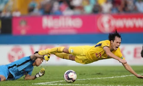 Trọng tài V-League tiếp tục khiến dư luận hoài nghi