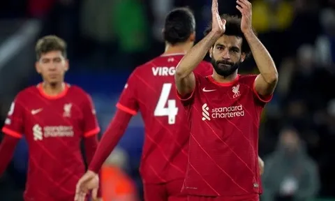 "Quỳ gối" trước Guendouzi, Giroud làm fan Arsenal được một phen dậy sóng