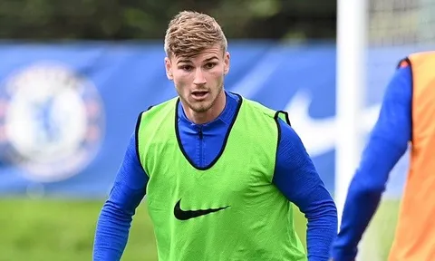 Sao Man Utd ngây ngất khi được NHM hô vang tên suốt cả trận