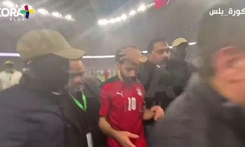Mohamed Salah bị nhà đối xử tệ hại sau cú phạt đền hỏng ăn
