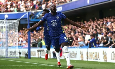 Bị Chelsea hủy diệt, HLV Aston Villa hỏi thẳng Lukaku một câu