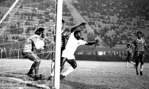 Theo đuổi Pau Torres và De Jong, Ten Hag đang dệt nên giấc mộng lớn