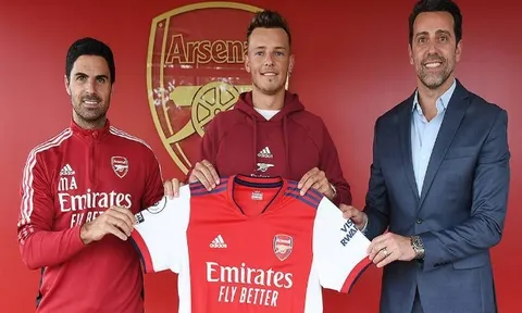 Arsenal đã mắc sai lầm với Ben White