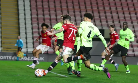 2 báu vật tương lai chơi hay, Man Utd vẫn thất bại đáng tiếc